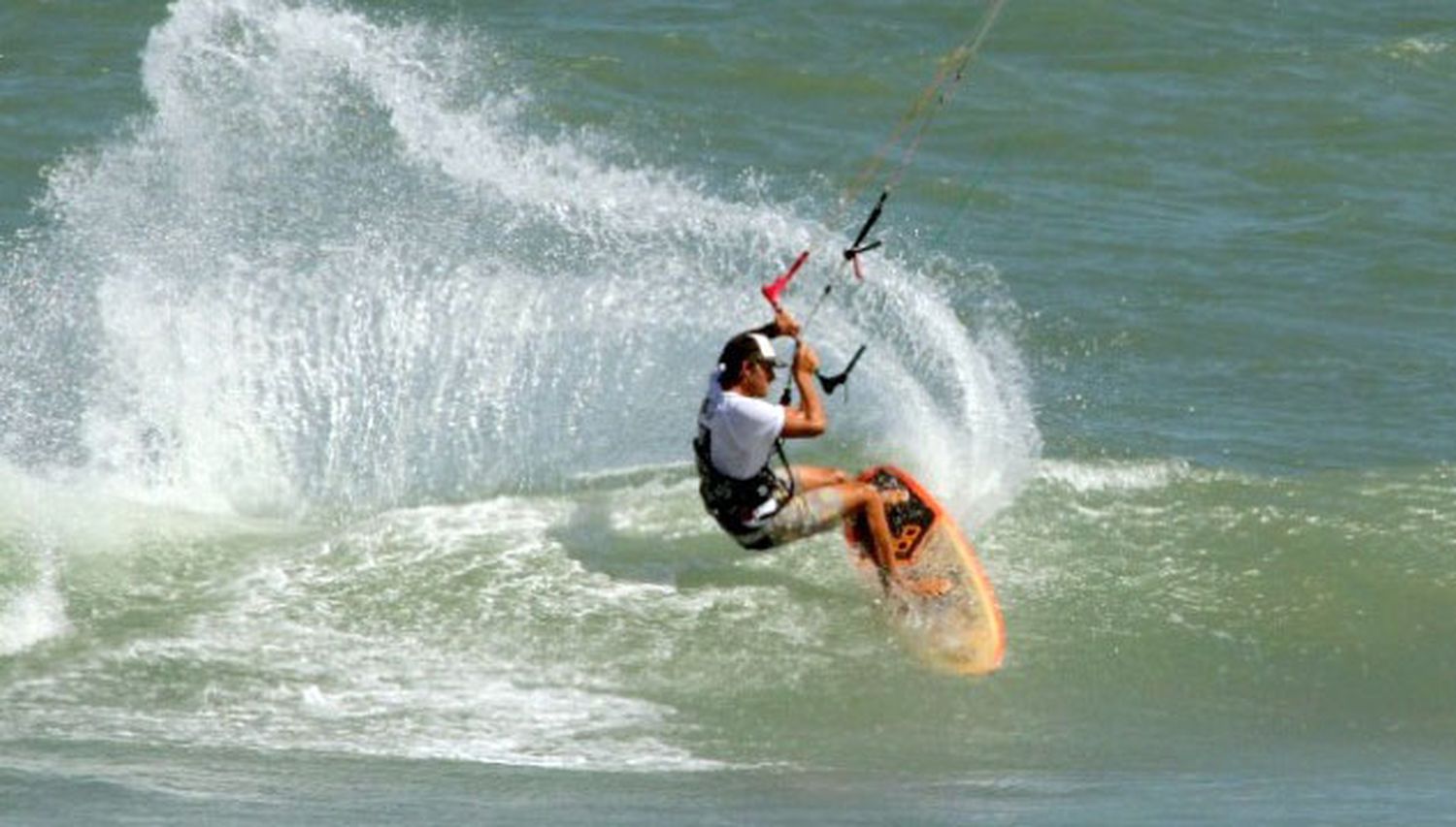 Kite surf: cuando el viento  es lo mejor de nuestra playa