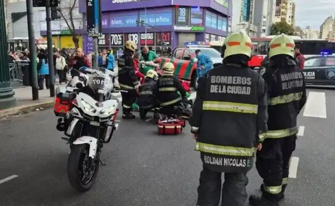 Las dos personas fueron hospitalizados con politraumatismos.