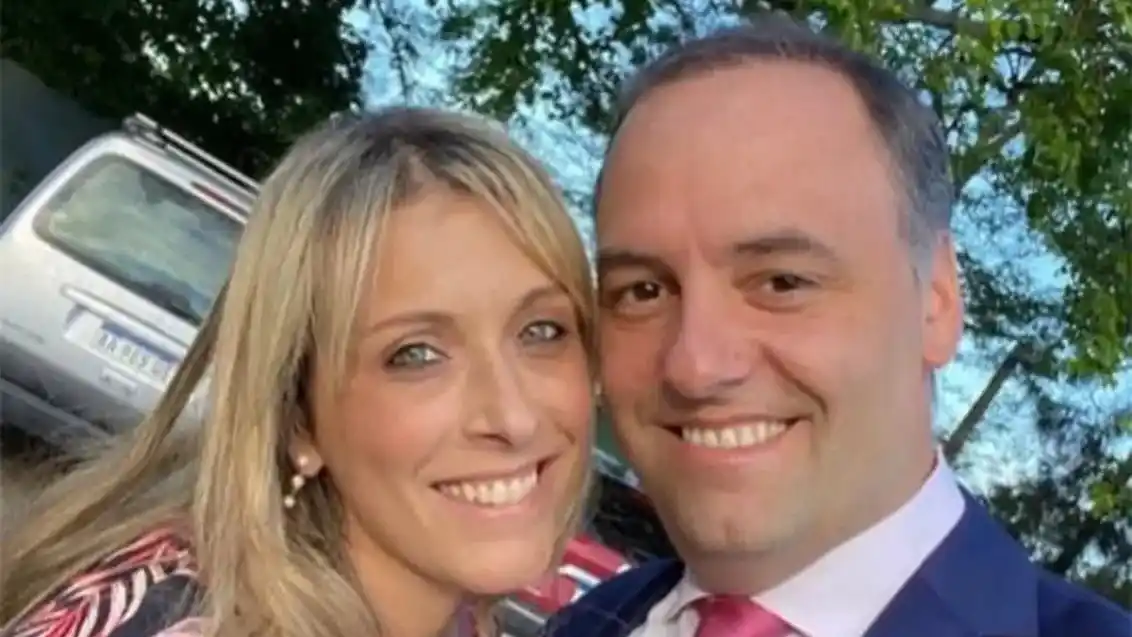 Bettina Angeletti y Manuel Adorni