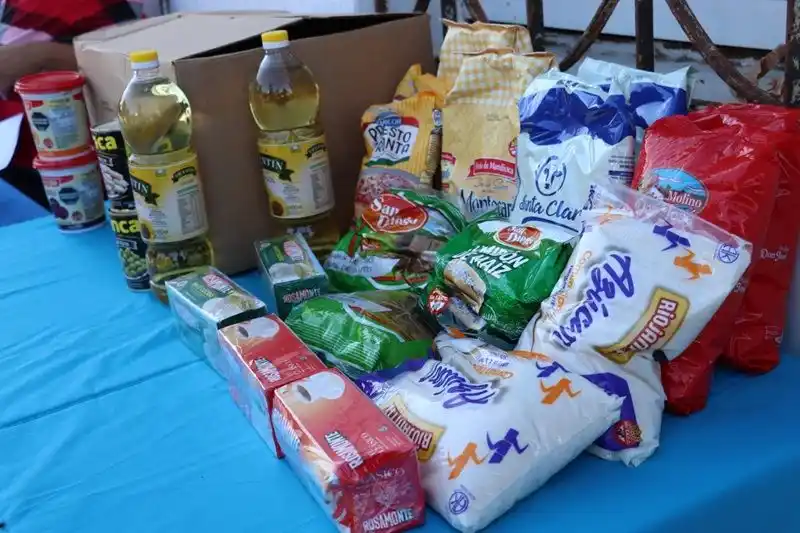 Entrega de cajas alimentarias con
productos sin TACC para celíacos