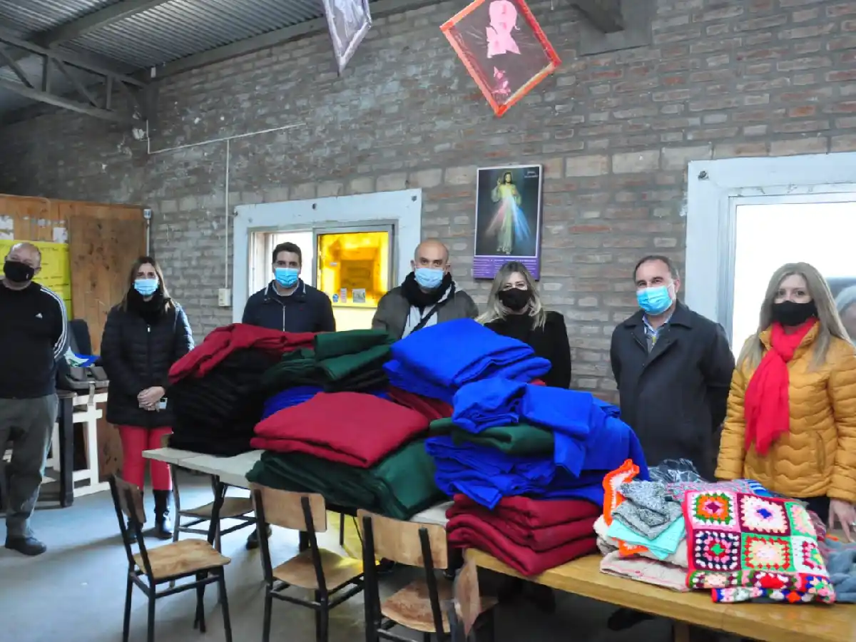 Entregaron ropa de abrigo y frazadas a organizaciones de la ciudad