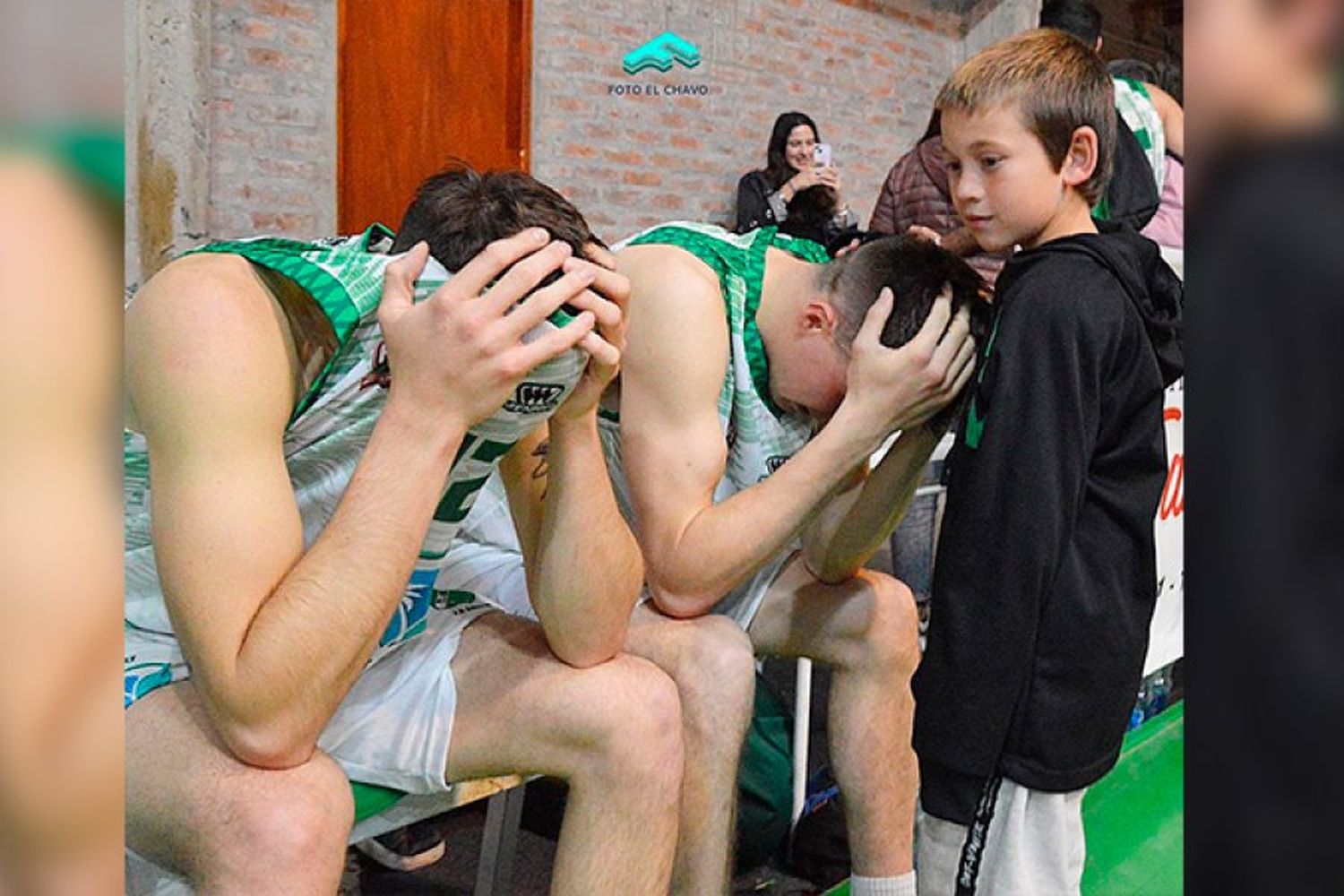 Un niño consoló a los rivales tras la derrota: transmitió lo que le enseñó su papá