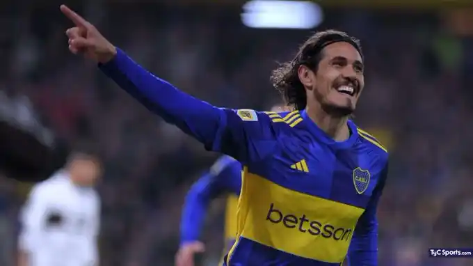 Cavani: “El arco no se abre, lo abrimos los delanteros”