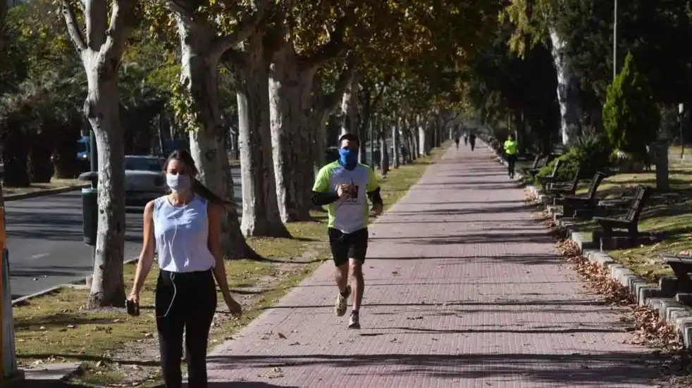 “En topless”: cordobesa propone que las mujeres puedan correr con el torso desnudo