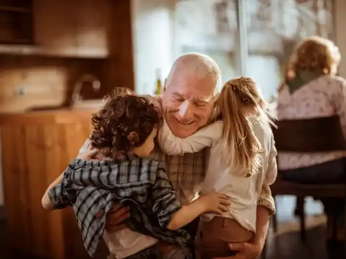 En Argentina, las redes familiares son clave en la crianza: 7 de cada 10 parejas confían en abuelos y tíos