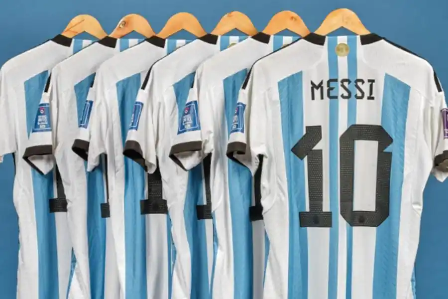 Pago millonario por seis camisetas que usó Messi en Qatar 2022