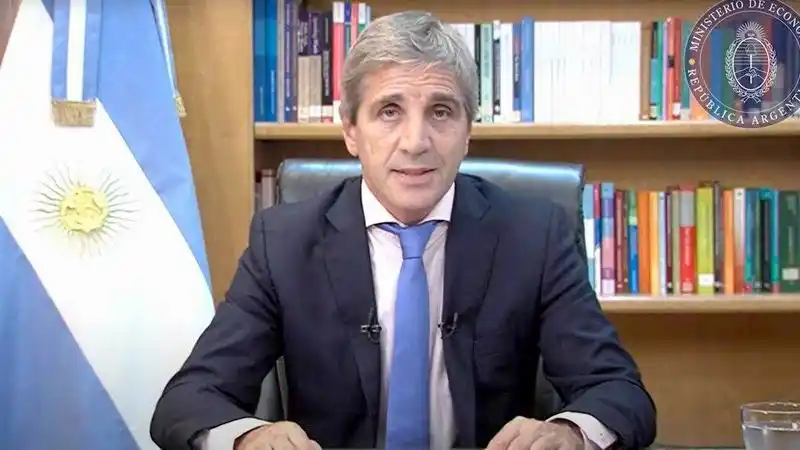 Dólar oficial a $800, fin de obra pública, 
menos subsidios y más fondos de ayuda social