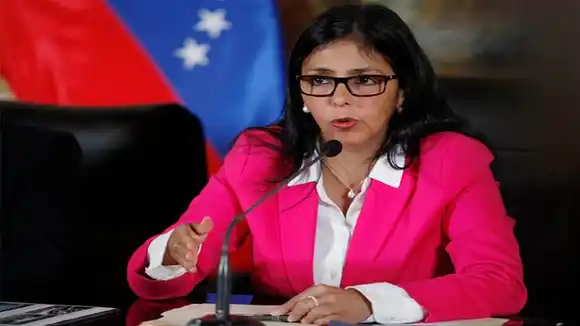 CON BOMBOS Y PLATILLOS Delcy Rodríguez anuncia la «apertura comercial» entre Venezuela y Colombia