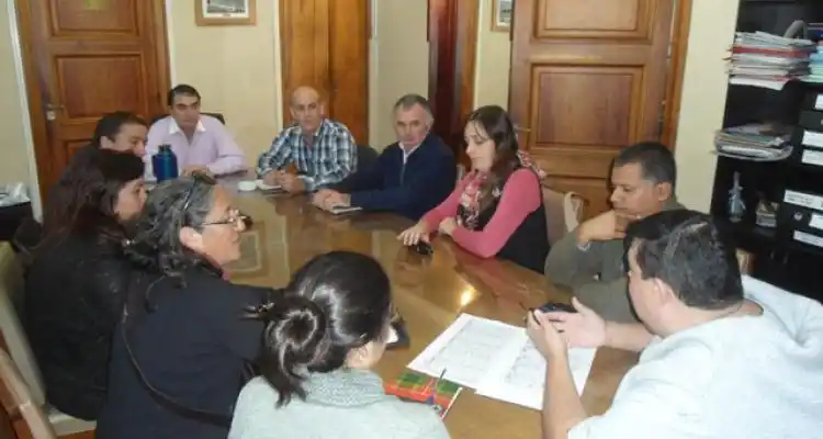 Comedores Escolares: Reunión entre funcionarios y directivos de Centros Educativos