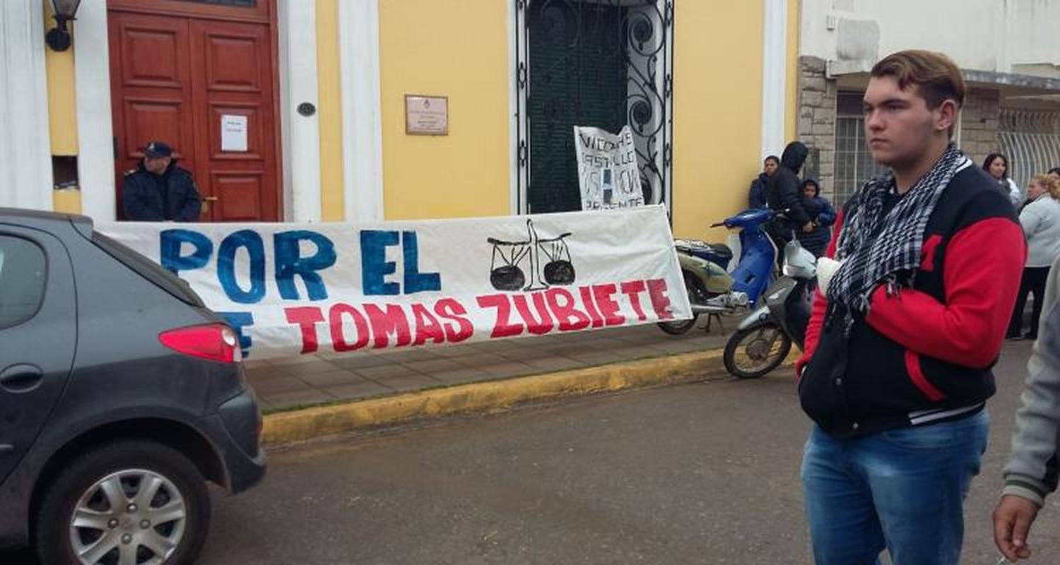Tres familias unidas para reclamar por el asesinato de sus hijos