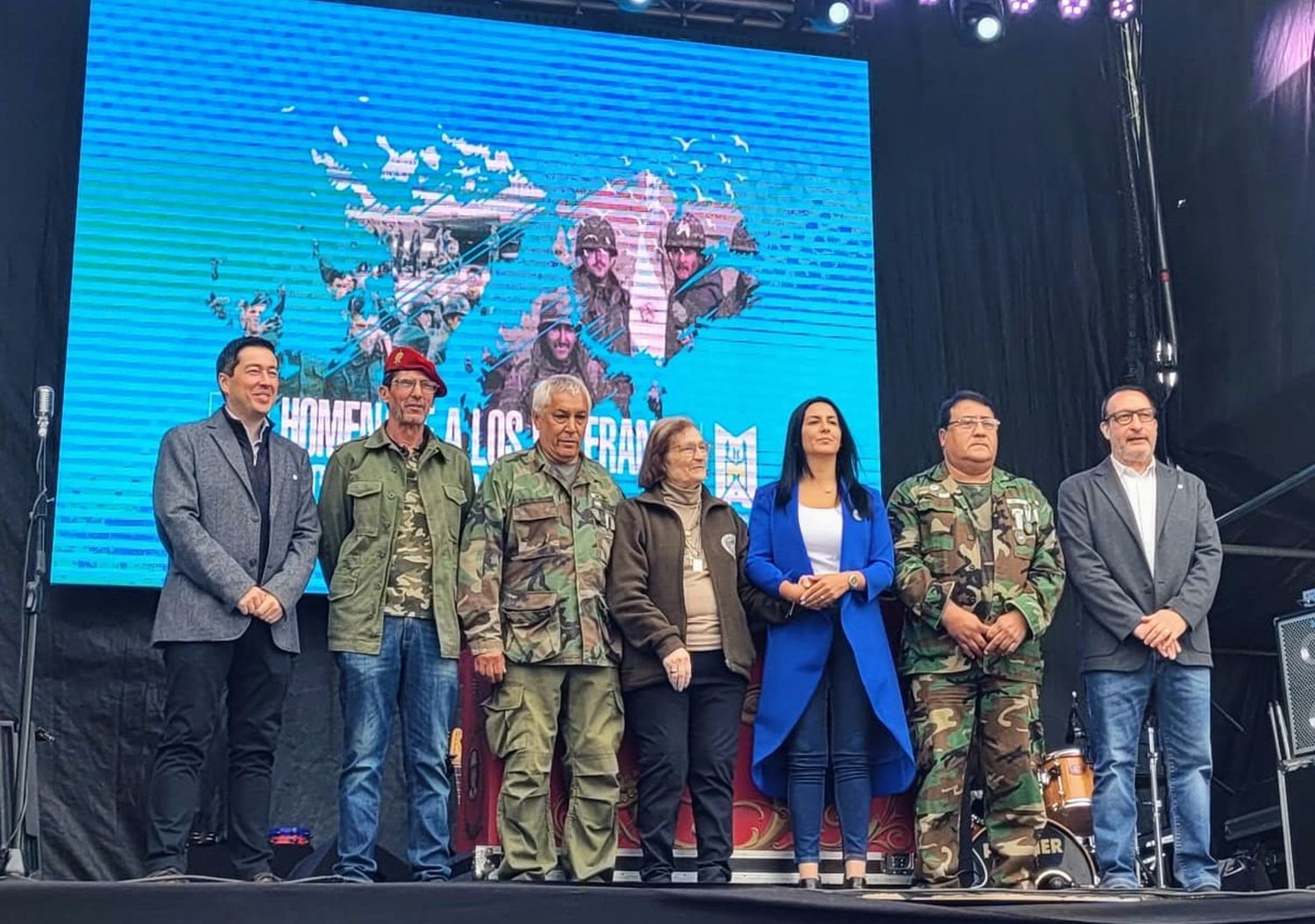 Alejandro Lerner estuvo presente en la comuna de Malvinas Argentinas en el homenaje a los ex combatientes