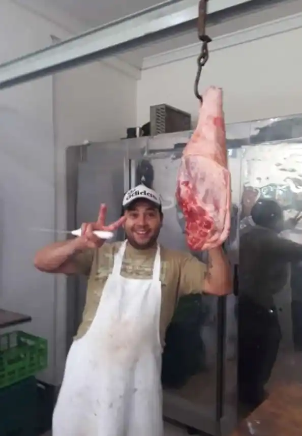 Horror en Berazategui: Mataron de tres balazos a un carnicero cuando salía de trabajar