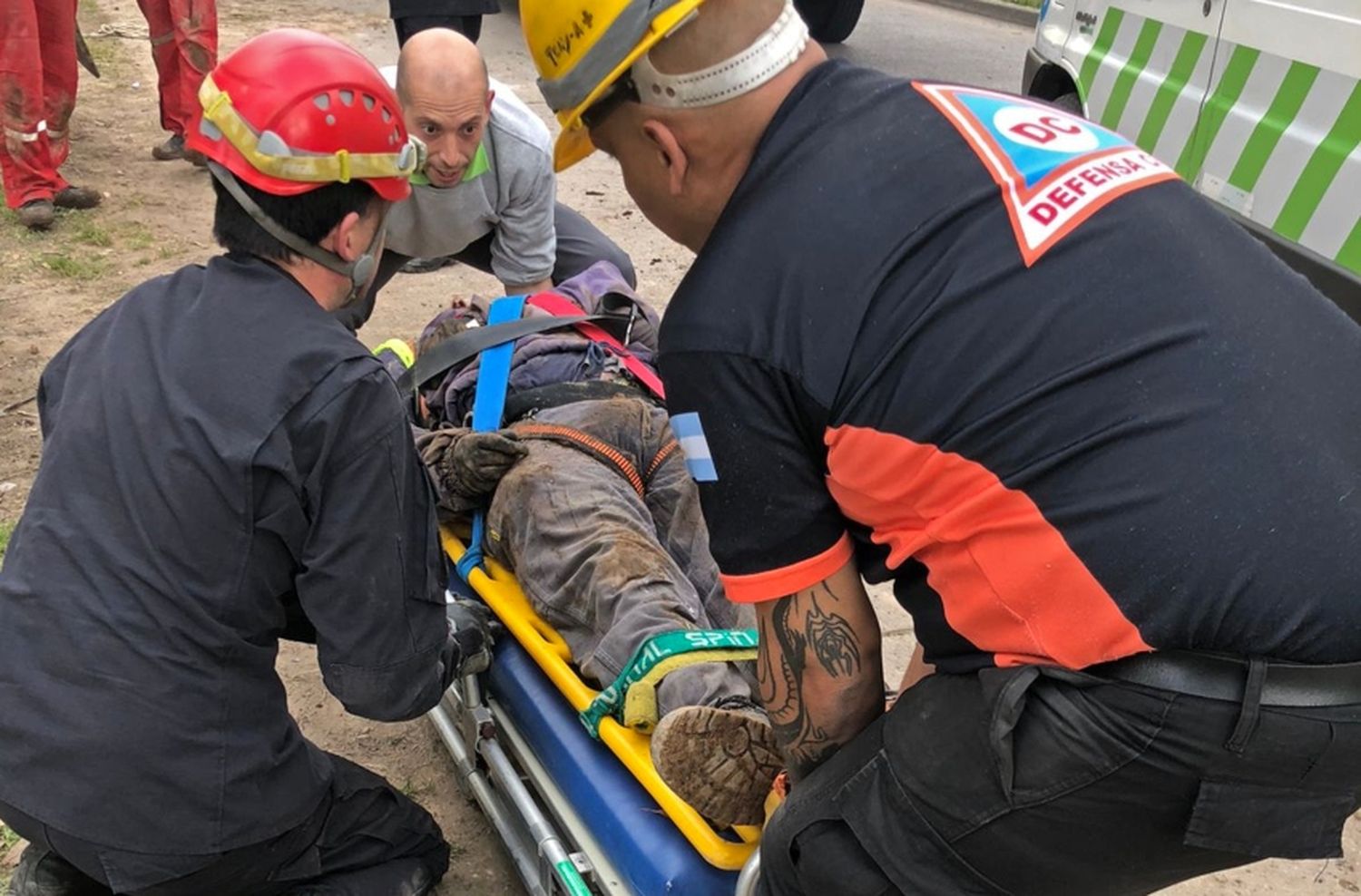 Murió un trabajador que quedó atrapado en una zanja tras un derrumbe