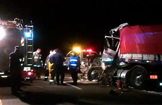 Autovía 14: Choque de camiones dejó como saldo un herido grave