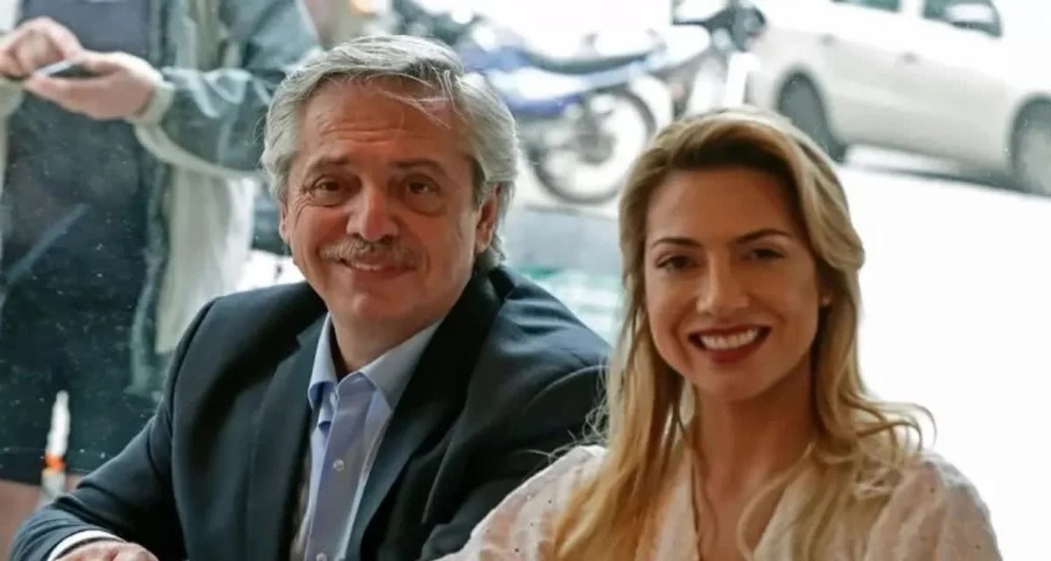 Era solo para la foto? El ex presidente Alberto Fernández (2019-2023) y su esposa, Fabiola Yáñez, en otros tiempos, sonrientes y supuestamente felices. Ella ahora decidió denunciarlo por golpeador.