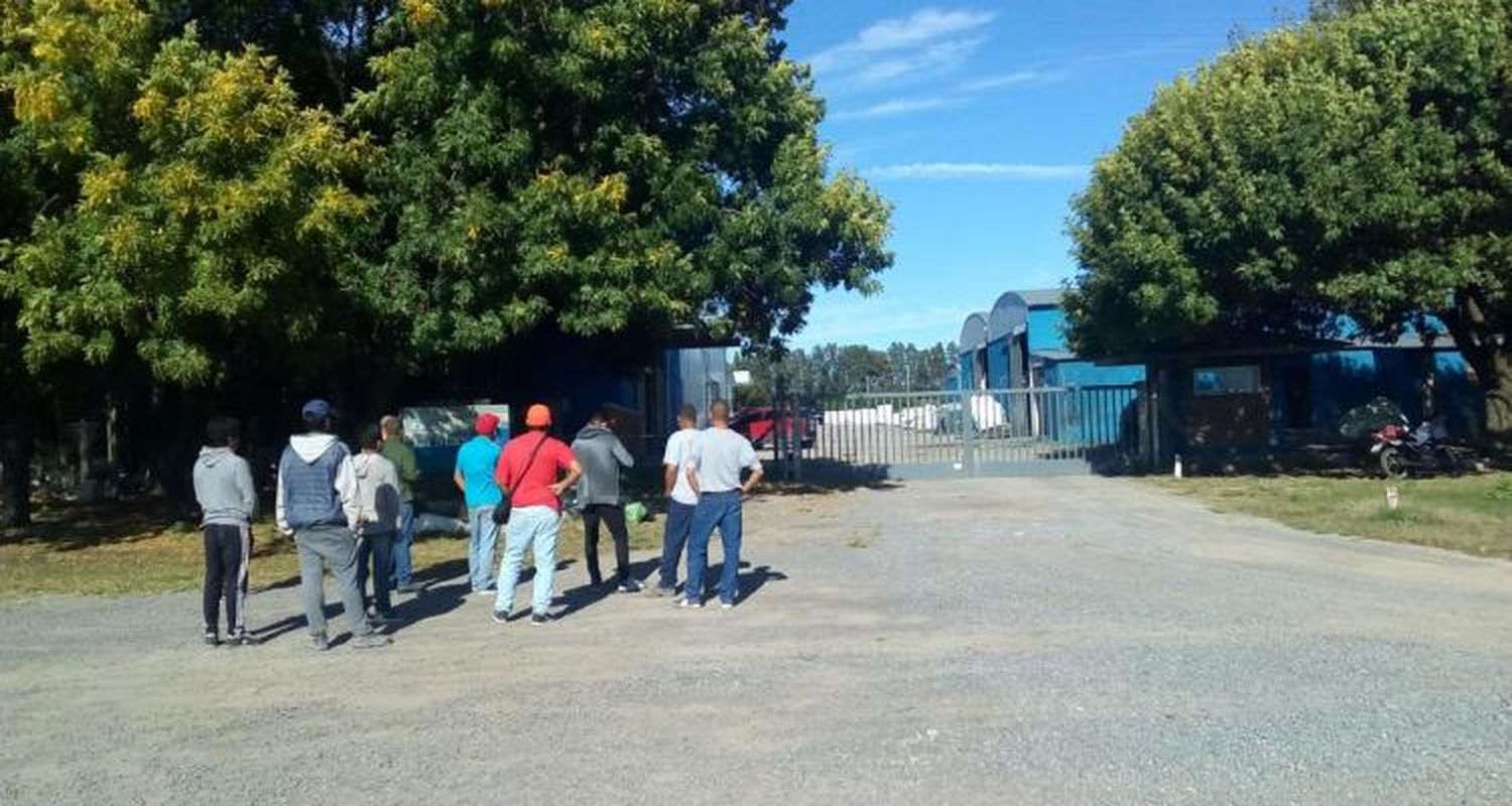 Paro y protesta en fábrica de bolsas de Río Tala
