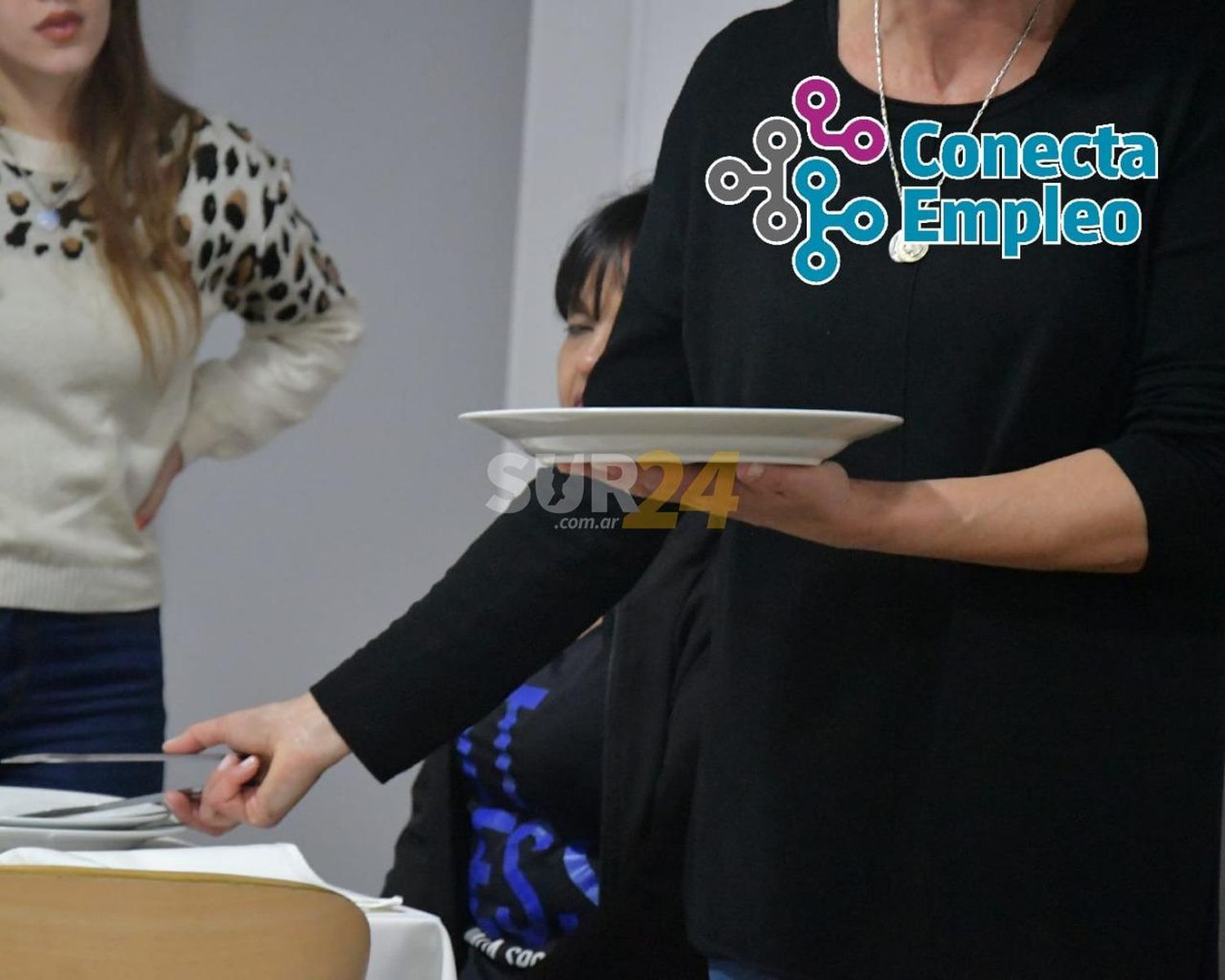 Capacitan mozos y mozas para potenciar los servicios gastronómicos en Venado Tuerto