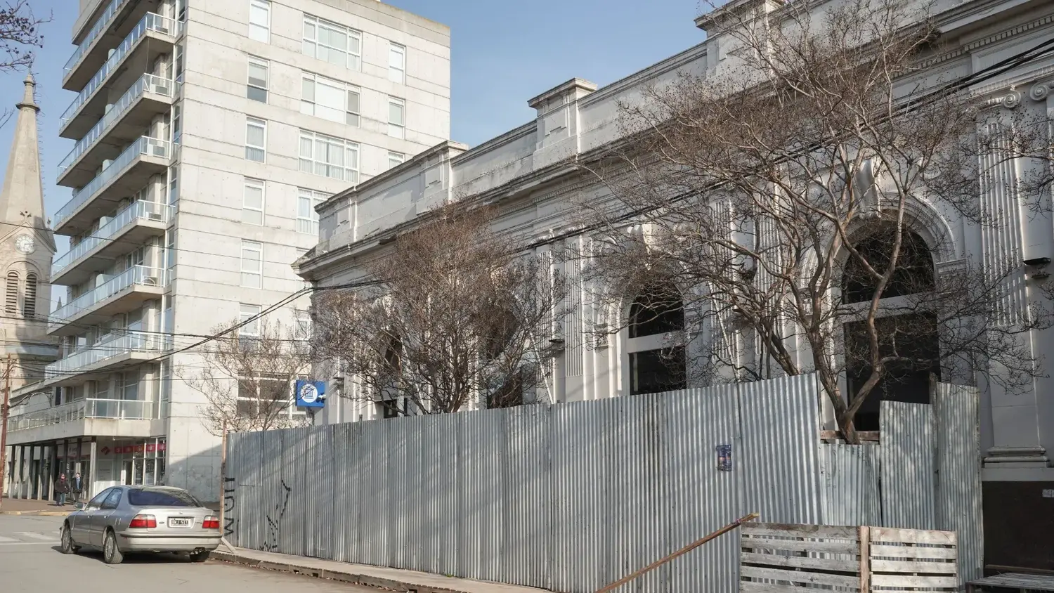 Vallado. Presentan las veredas del Banco de la Nación mientras se realiza la obra