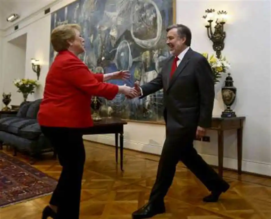 Bachelet invitó a Guillier a La Moneda