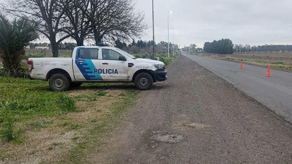Durante este viernes la policía realizó controles vehiculares en diferentes turnos, identificando conductores y solicitando documentación.