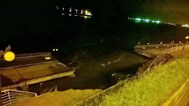 Colapsó y se cayó parte del Paseo de la Libertad