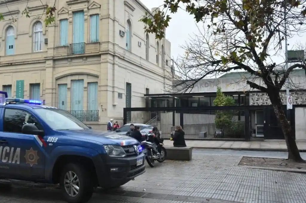 El joven fue trasladado al Hospital Cullen, donde se le practicaron distintos estudios médicos.