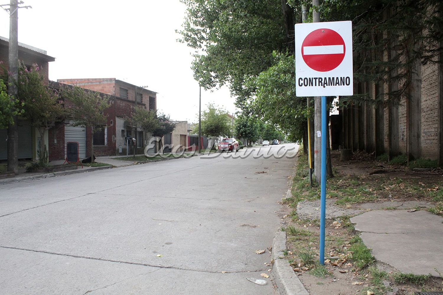 Nuevo. Cartel en 58 y 79, donde pocos respetan el sentido de la calle