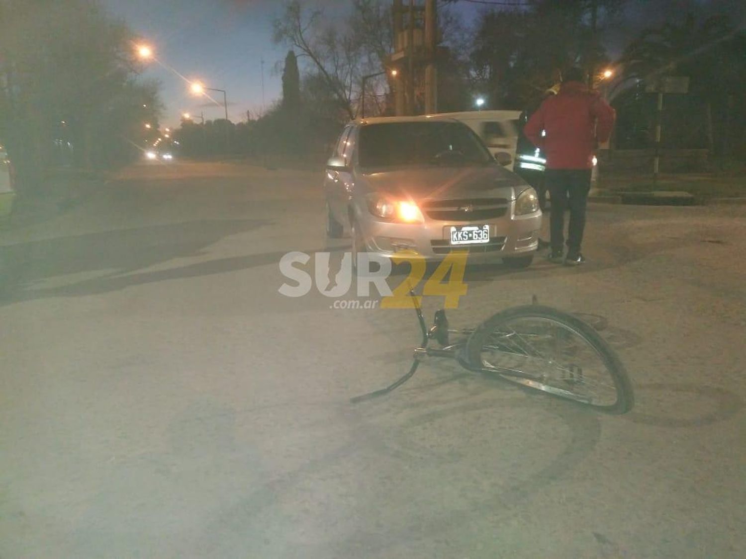 Un ciclista debió ser trasladado al hospital tras choque con un auto