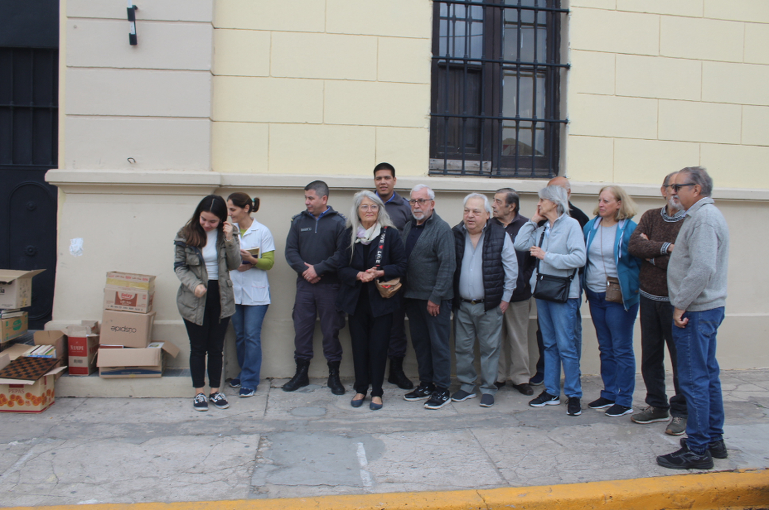 La APDH junto a la Biblioteca Popular entregaron una biblioteca a la Unidad Penal