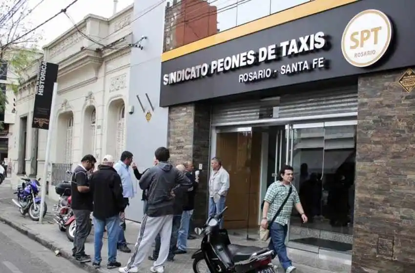 Taxistas que pasaron la noche en el sindicato denunciaron a Boix por amenazas