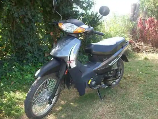 Detienen a un hombre por robar una moto