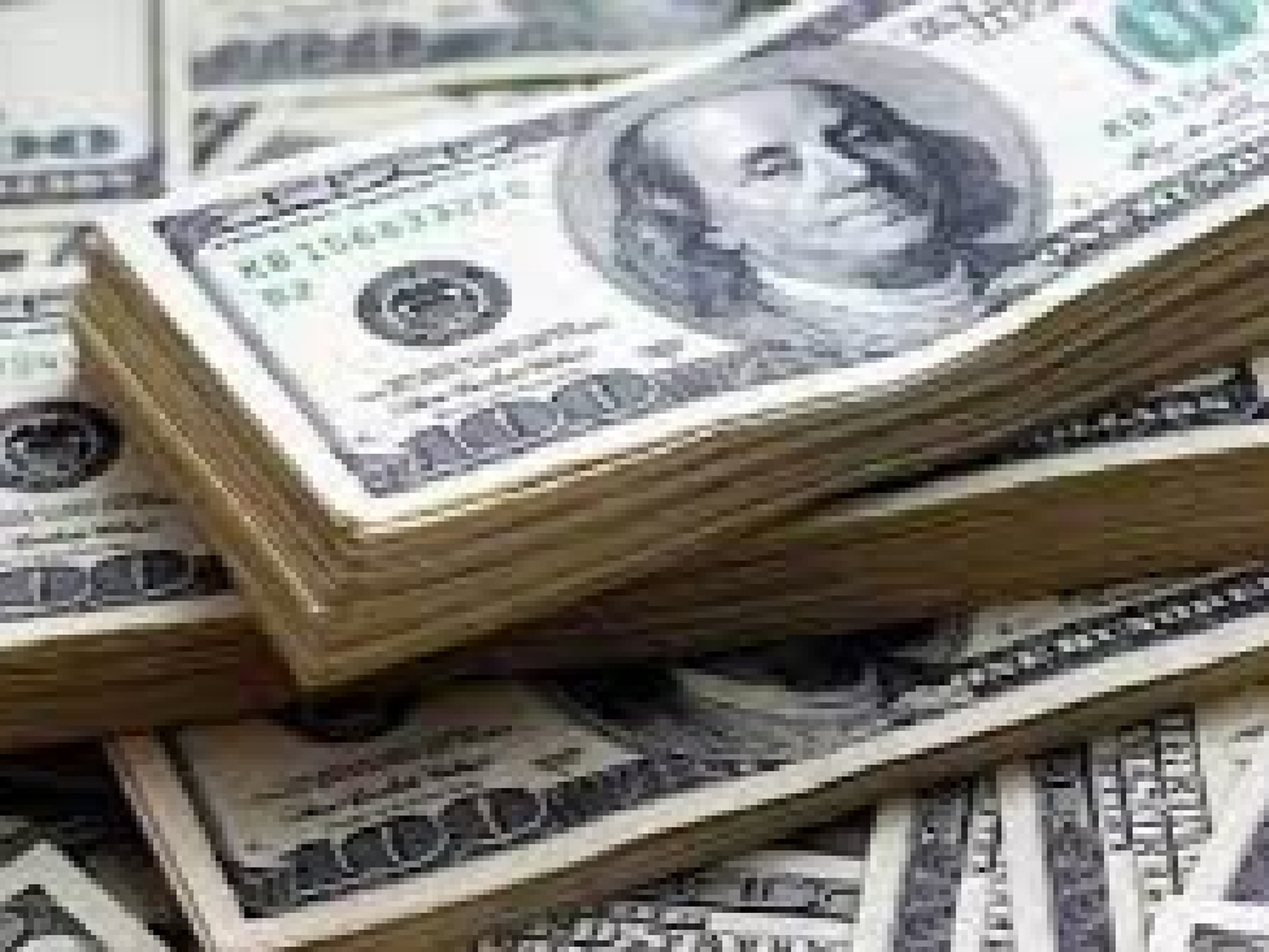 El dólar blue continuó con su fuerte alza y cerró con récord a $355