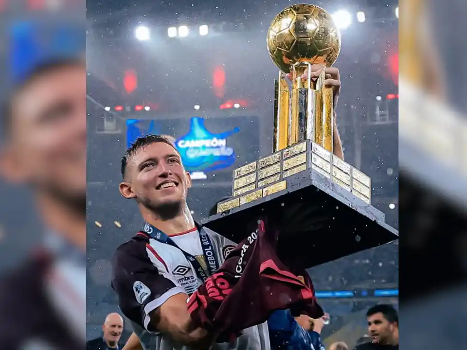Rodrigo Castillo levantó otra copa con Lanús siendo protagonista y figura. Foto: X