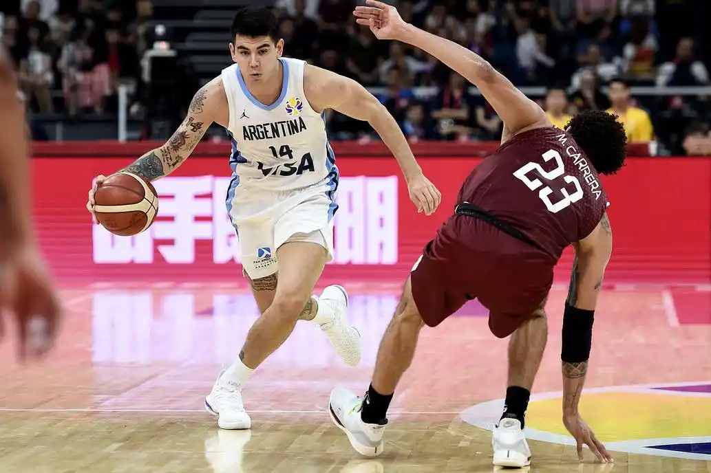 Argentina venció a Venezuela y se metió en cuartos de final