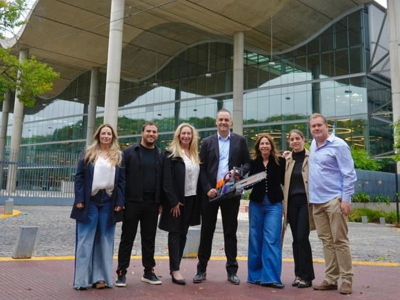 Karina Milei reunió a los candidatos porteños de LLA para fotografiarse frente a la sede del Gobierno de la Ciudad