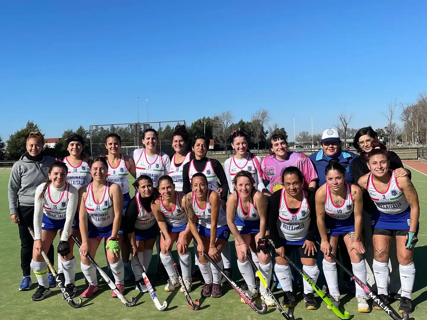 Las Tanas, las ganadoras de la jornada.  .Foto:IG hockeycsydbellaitalia