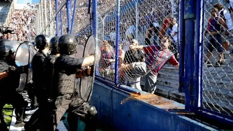 Bullrich anunció un “régimen penal para terminar con las barras bravas”