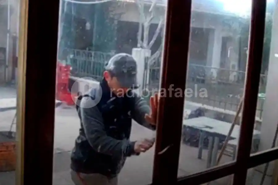 Robó en el mismo bar el viernes y el sábado: no conforme, volvió el domingo