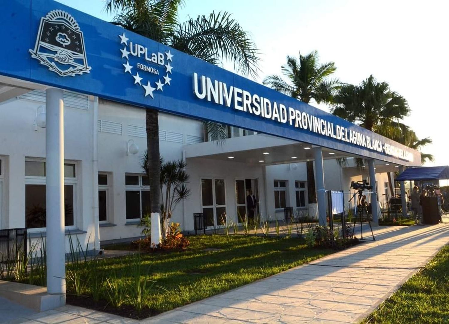 La Universidad de Laguna Blanca se une en solidaridad con docentes de la UNaF
