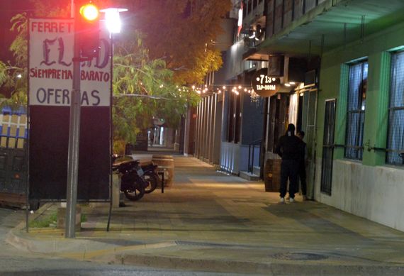 Vecinos de España al 700 se quejaron del desorden nocturno y exigieron a Lunghi más controles