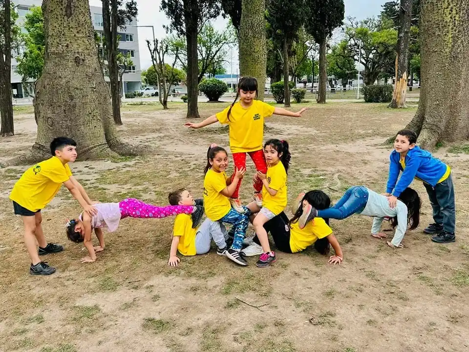 Colonos de “Un mundo por Descubrir” visitaron el Tríptico de la Infancia en Rosario