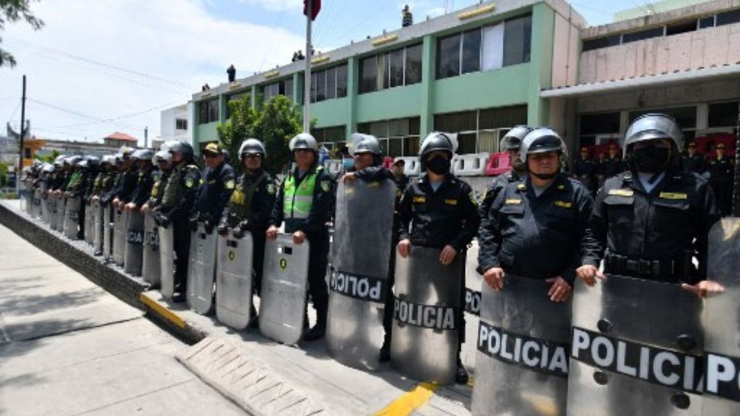 ¡SE PRENDIÓ! Perú declara estado de emergencia nacional y propone elecciones para 2023