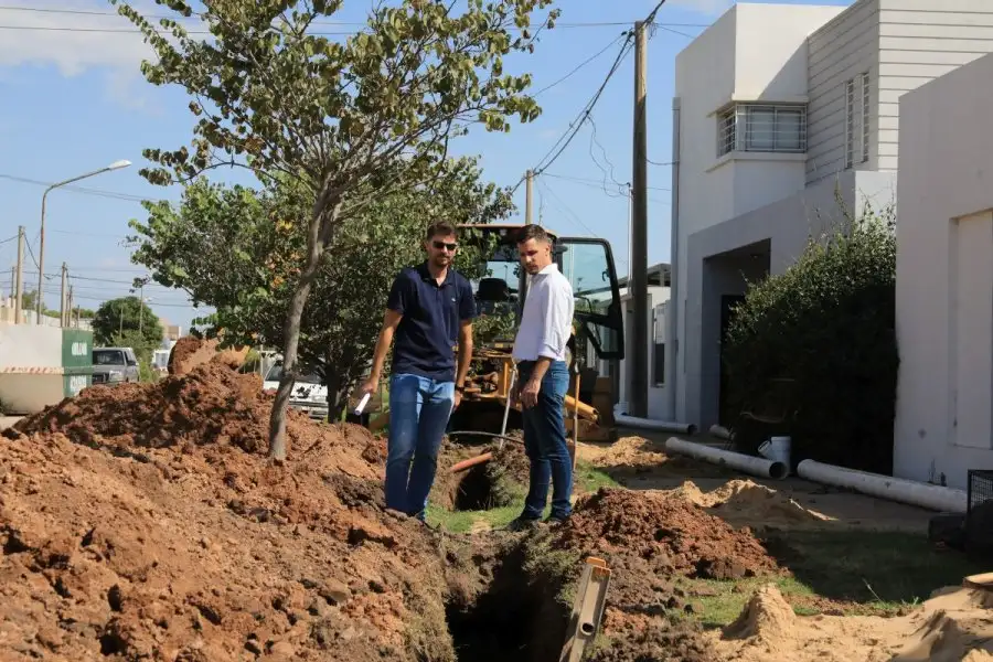 Viotti recorrió el avance de obra en el barrio La Cañada