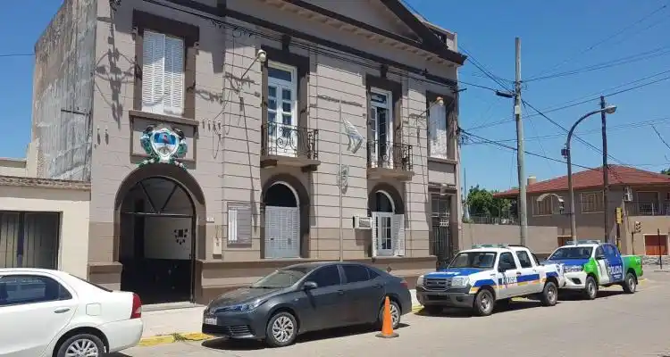 Dejó el portón de su casa sin seguridad y le robaron su moto y bicicleta