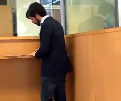 Descubrieron a Del Caño comprando dólares y en las redes lo destrozaron