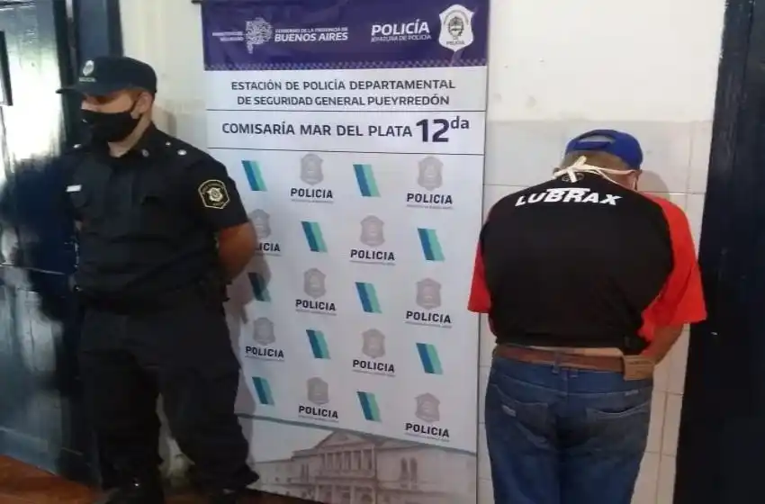 Un peligro: se paseaba con un rifle en la vía pública y fue aprehendido