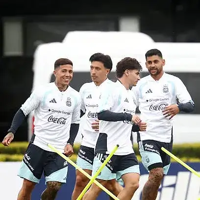 Argentina se entrena a la espera de Messi.