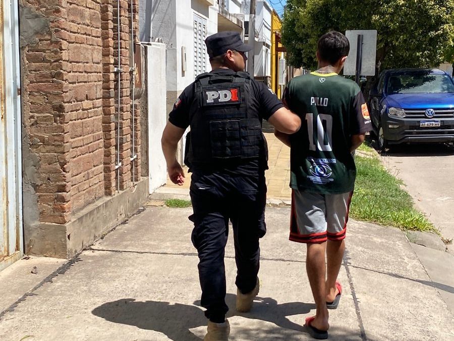 Investigación y allanamientos: detuvieron a otro implicado por el robo en banda a dos comercios