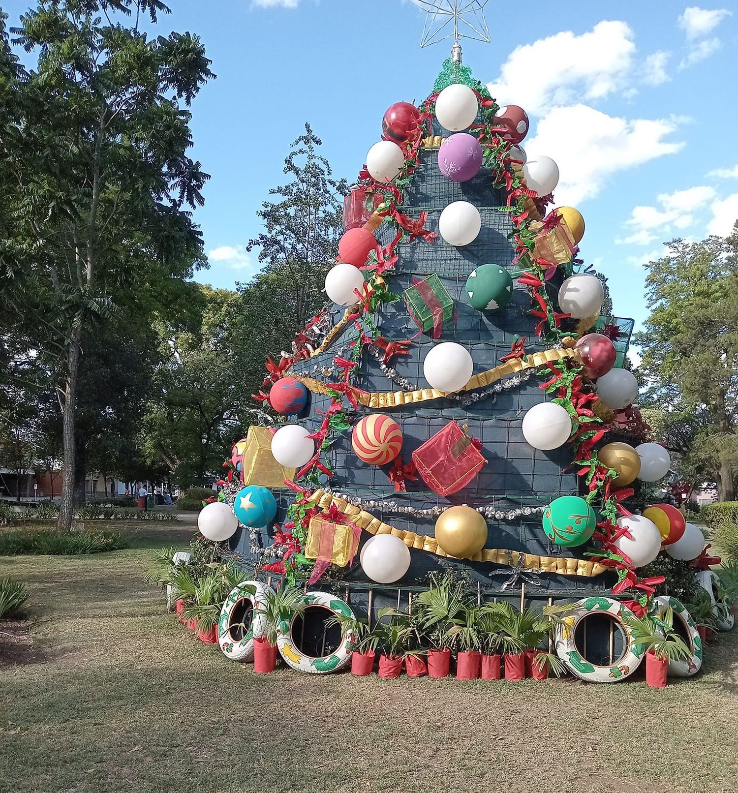 La ciudad se viste de fiesta con el 'Crespo Emprende-Paseo Navideño'