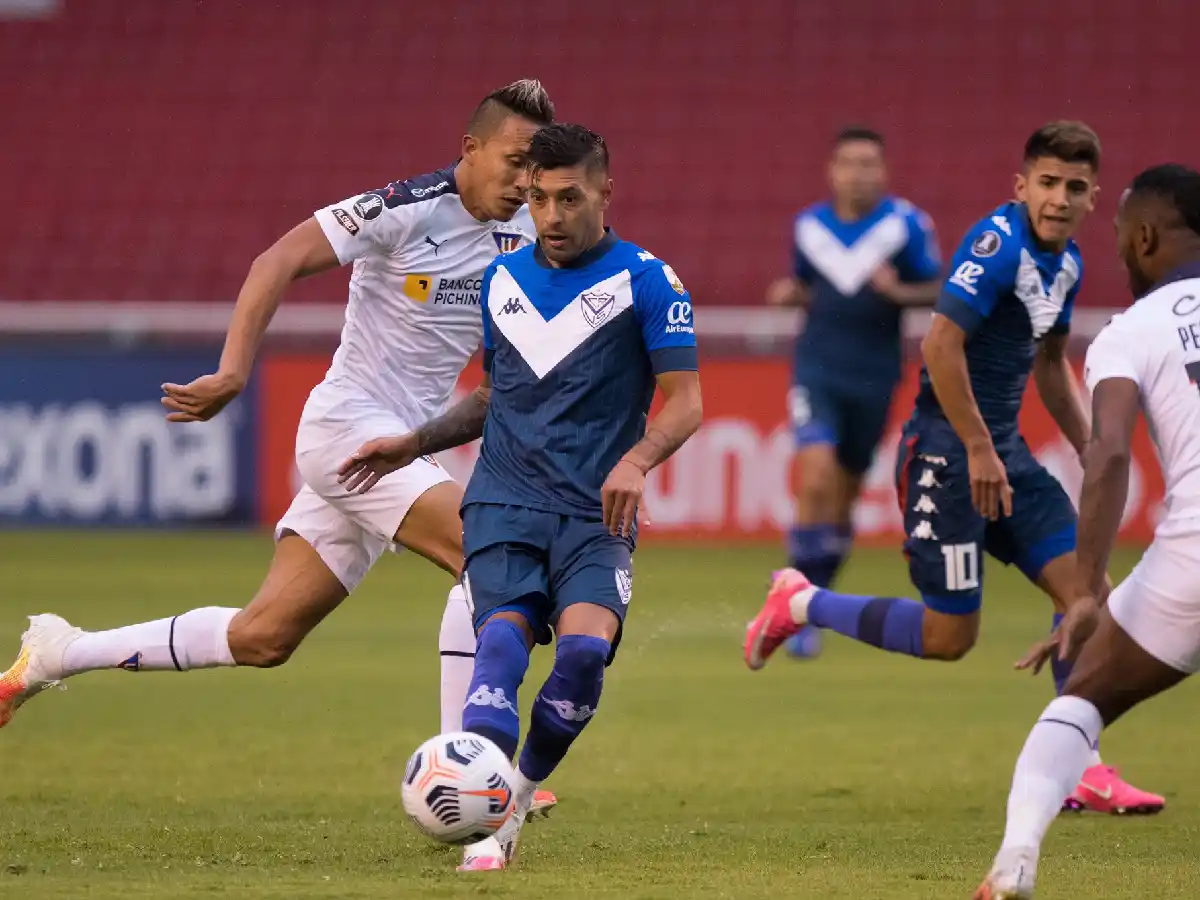 Vélez no pudo en Ecuador